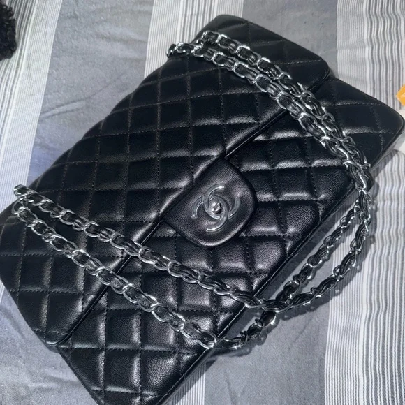 Black Quilted Chain Shoulder Bag - Picture 3 of 3